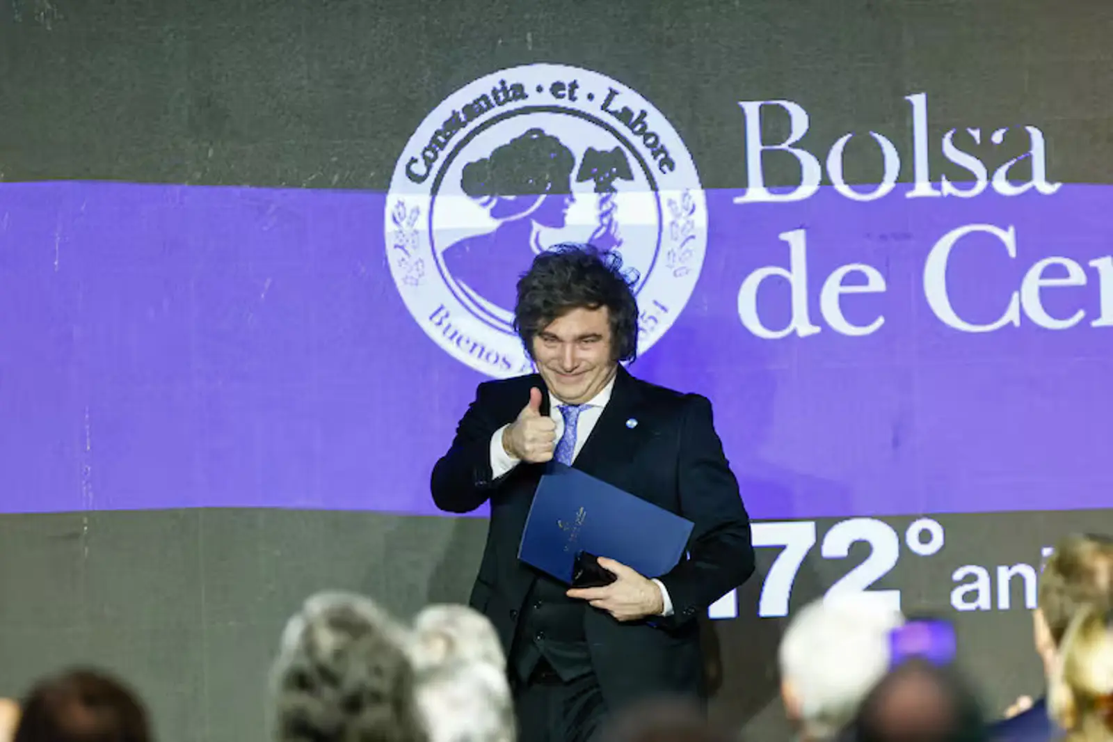 Milei acelera su apuesta por el campo y anuncia una baja gradual de retenciones